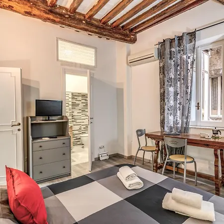 Apartment Monti Forum